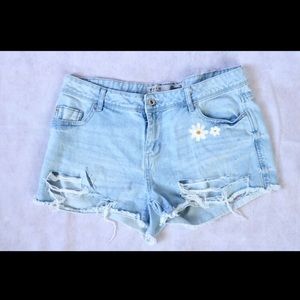 Denim&Co Embroidery Distressed Paint Jean Shorts !